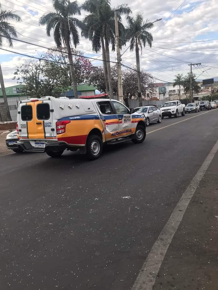 Viatura Da PM Se Envolve Em Acidente Motocicleta Ao Se Deslocar