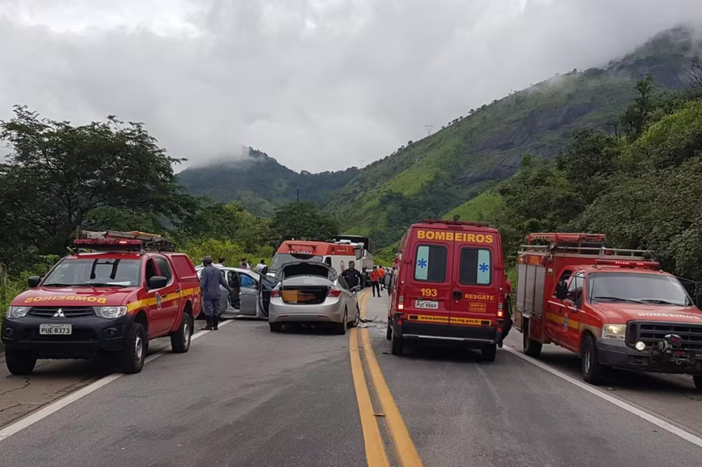 Mais de 10% das mortes e dos acidentes em rodovias no Brasil acontecem em MG - Foto: divulgação/Corpo de Bombeiros