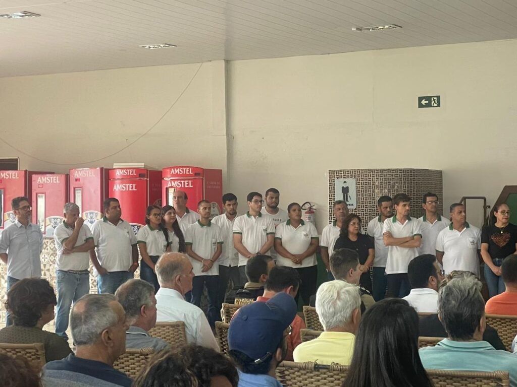 Funcionários do SindRural é apresentado durante posse - Foto: Jornal Folha Regional 