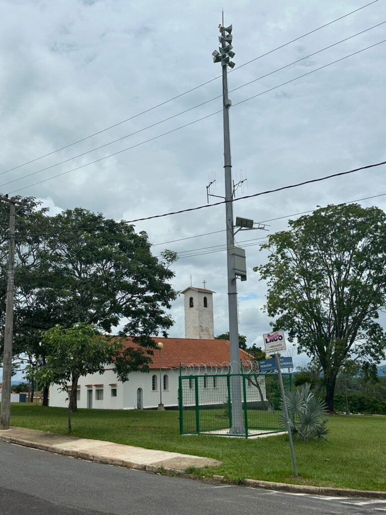 Torre instalada no bairro de Furnas em São José da Barra - Foto: Leandro Oliveira