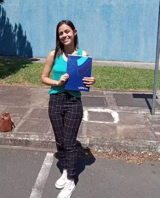Jovem em situação de rua é aprovada em primeiro lugar no vestibular da UEPG - Foto: reprodução/redes sociais