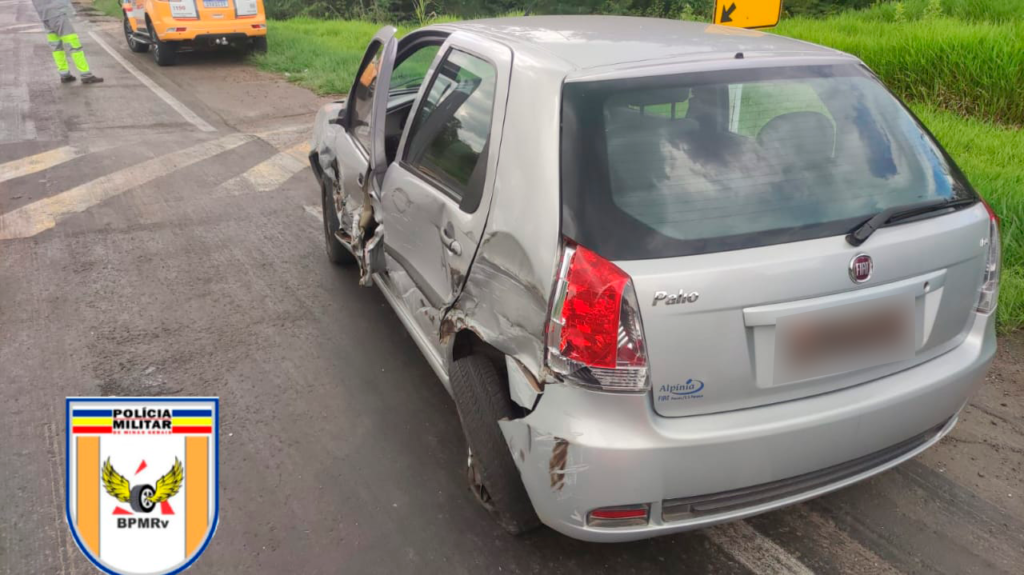 Acidente envolvendo caminhão e automóvel deixa idoso com ferimentos deles na MG-050, em Passos - Foto: divulgação/Polícia Militar