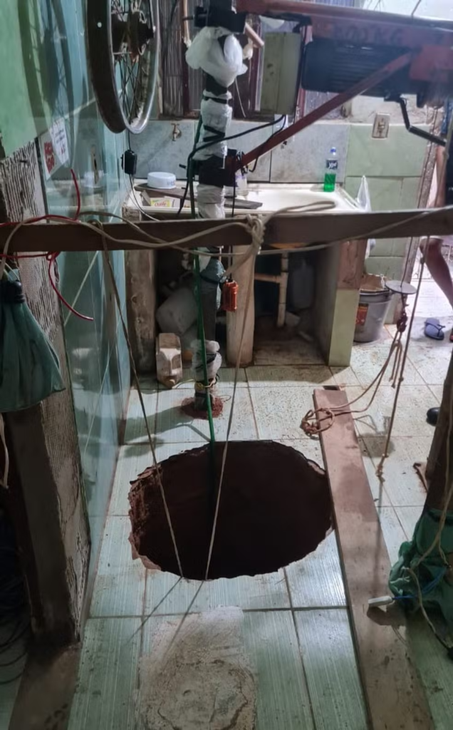 Após sonhar com tesouro enterrado, idoso cava buraco de 40 metros dentro de casa, escorrega e morre em MG - Foto: divulgação/Corpo de Bombeiros