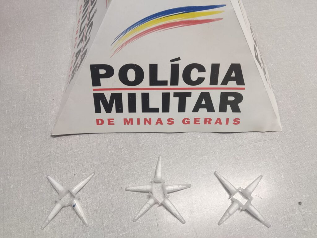 Polícia Militar apreende drogas e identifica menor infrator por crime análogo a tráfico de drogas em Passos - Foto: PMMG