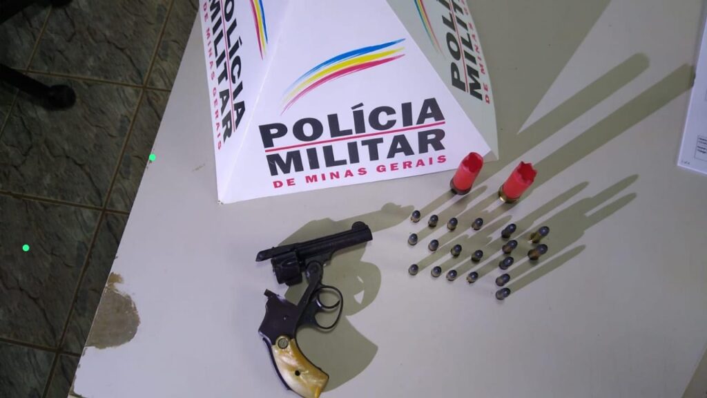 PM prende homem com arma e munições na Serra da Canastra em São Roque de Minas - Foto: PMMG