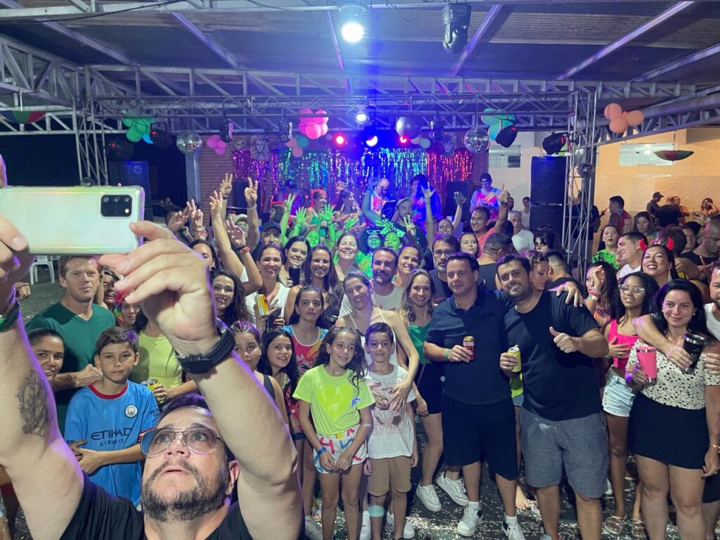 Bloco Samba Furnas resgata história e emociona foliões no Carnaval 2024 no clube ARF em São José da Barra - Foto: Reprodução.