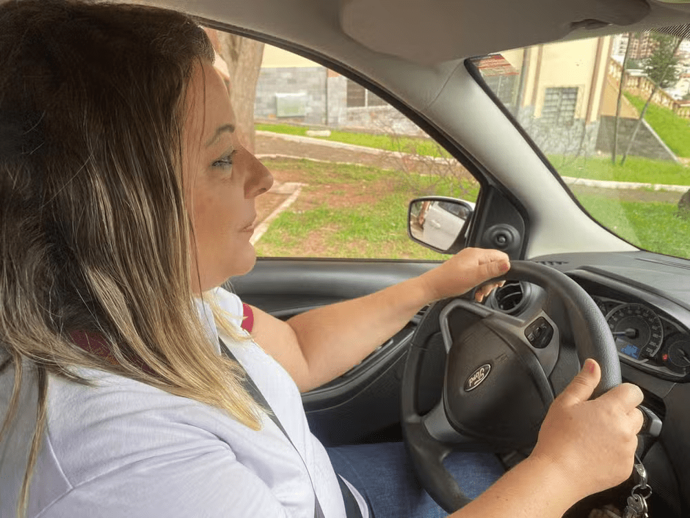 Nilza Castro é motorista de aplicativo exclusivo para mulheres em Passos, MG — Foto: Gustavo Oliva