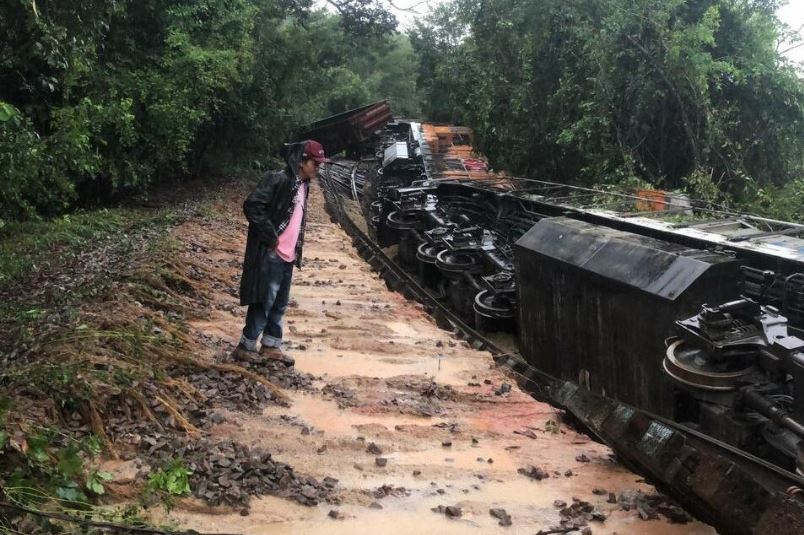 Locomotiva descarrila na comunidade de Paneleiros, em Formiga - Foto: divulgação
