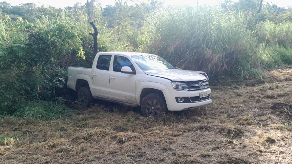 Empresária perde controle direcional e sofre acidente no bairro Furnas em São José da Barra - Foto: Jornal Folha Regional