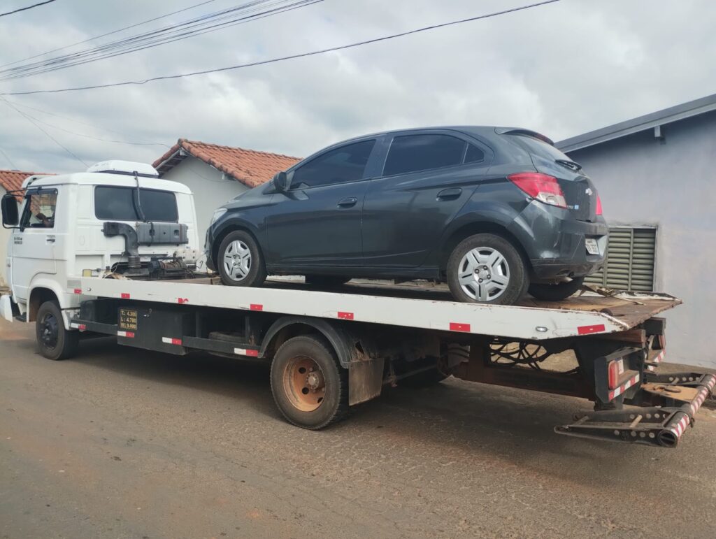 Veiculo GM/Onix furtado em Passos é recuperado em Alpinópolis - Foto: PMMG