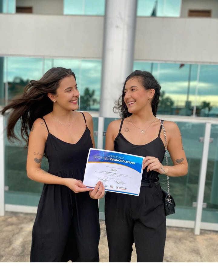 Irmãs recebem o certificado “Orgulho Divinopolitano” para startups, que são referência no município - Foto: Reprodução