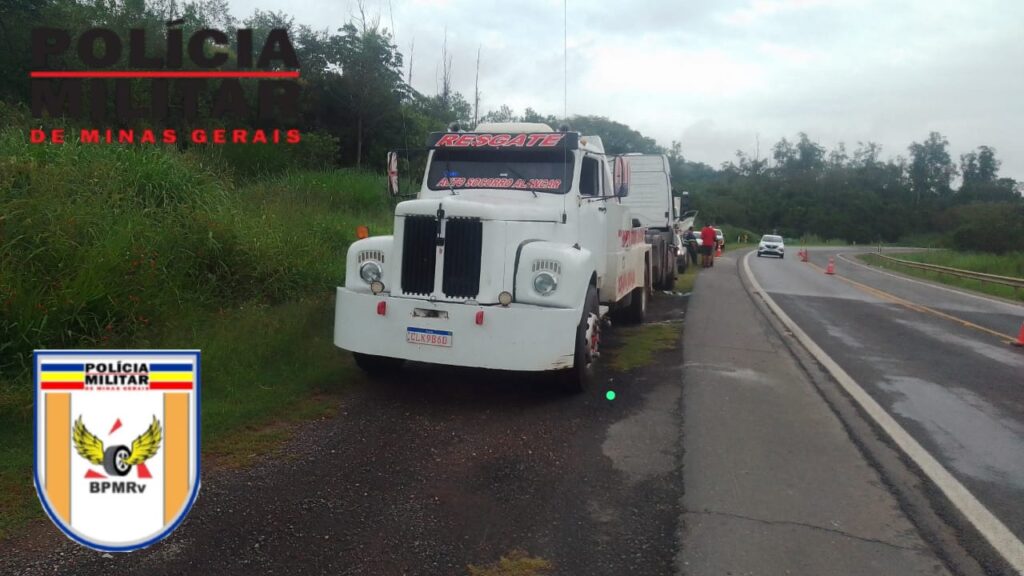 Homem sofre ferimentos leves em acidente entre dois caminhões na MG-050, em Itaú de Minas - Foto: divulgação/Polícia Militar