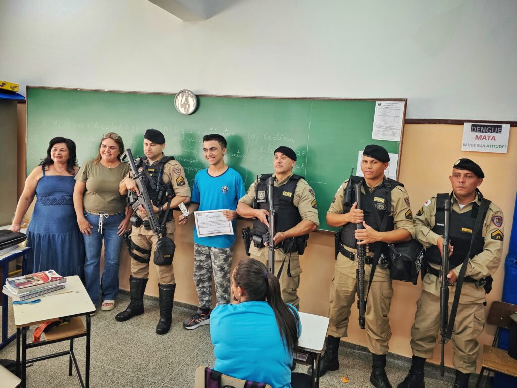 Polícia Militar realiza sonho de jovem autista em Itaú de Minas - Foto: PMMG
