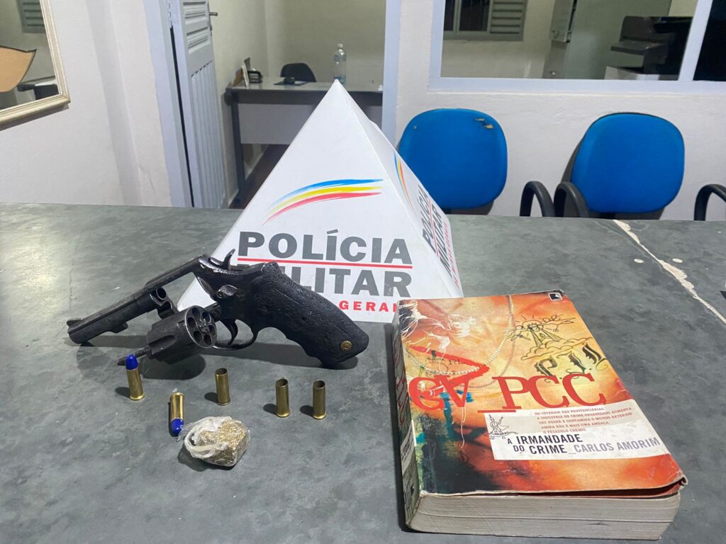 Policia Militar realiza prisão de autor e suspeitos por posse ilegal de arma de fogo em Capitólio - Foto: PMMG