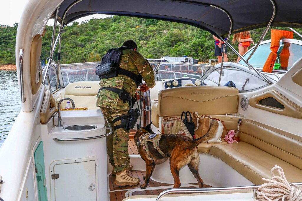 Cinturão de segurança da Operação Mar de Minas fiscaliza 731 embarcações, 964 veículos e cinco aeronaves - Foto: SEJUSP/Tiago Ciccarini