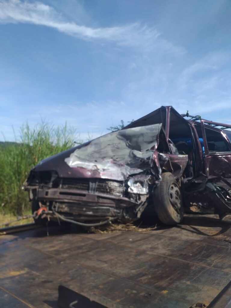 Motorista morre após veículos colidirem de frente em São Sebastião do Paraíso - Foto: divulgação/Polícia Militar