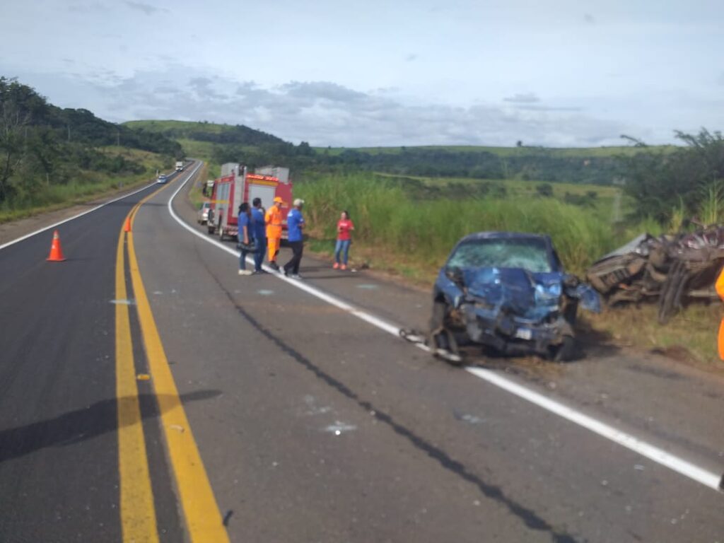 Motorista morre após veículos colidirem de frente em São Sebastião do Paraíso - Foto: divulgação/Polícia Militar