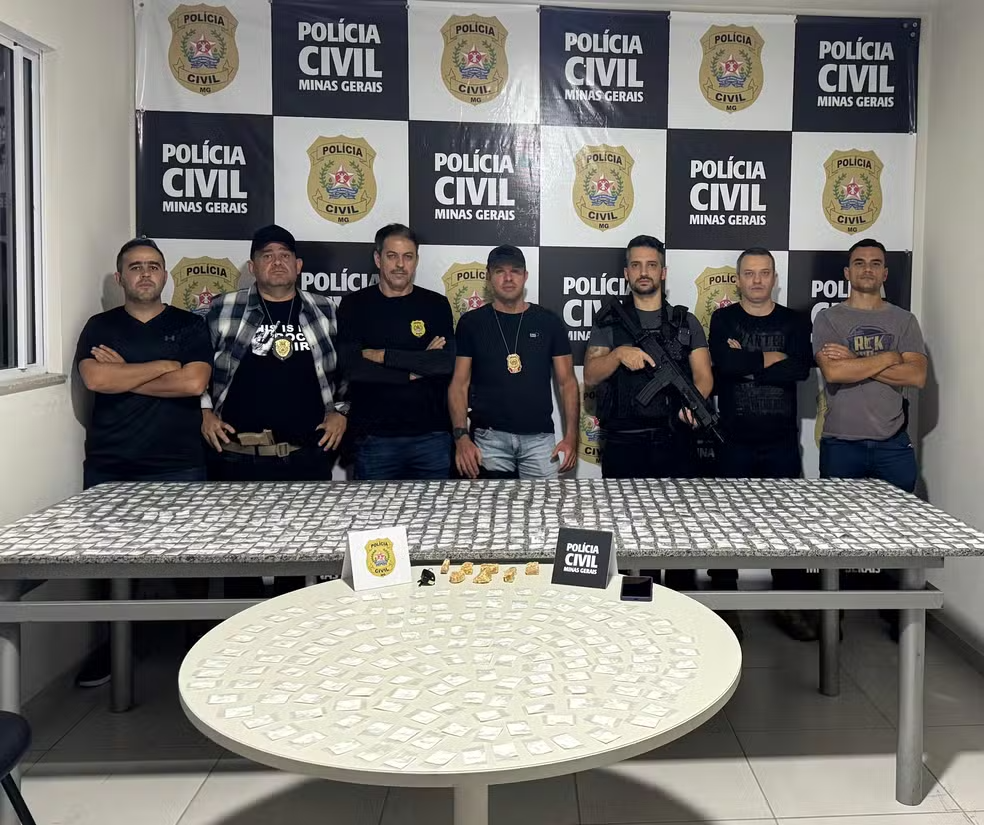 Homem é preso após buscar mais de 1.000 papelotes de cocaína e oito porções de crack em São Paulo para revender em Formiga - Foto: divulgação/Polícia Civil