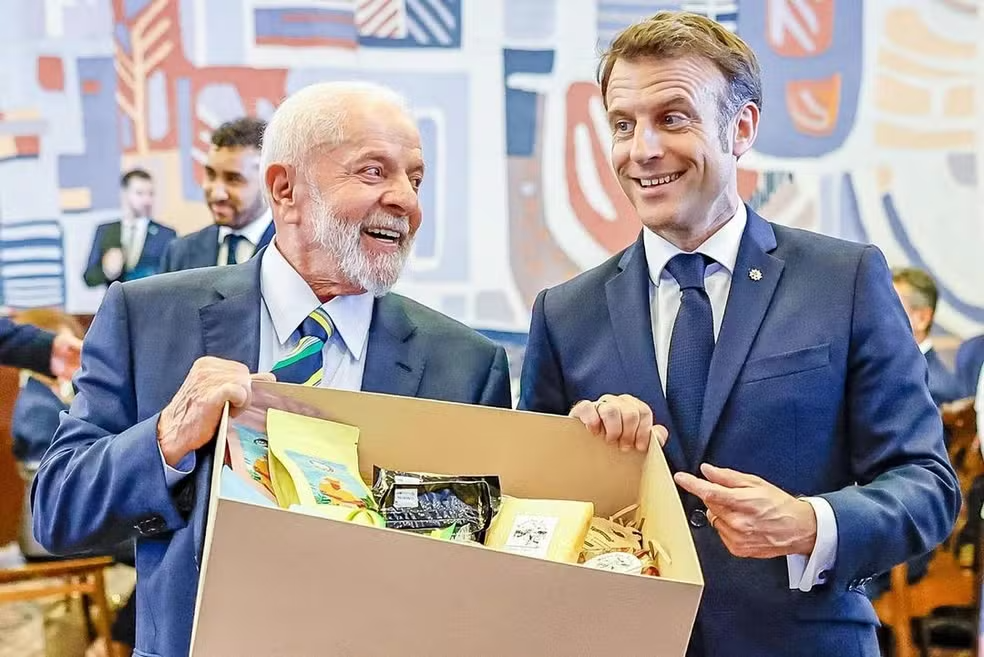 Lula presenteia presidente da França com queijo de Piumhi, premiado internacionalmente - Foto: Ricardo Stuckert/PR