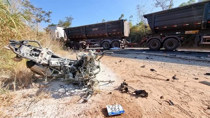 Motociclista morre após acidente com carreta na rodovia MG-344, entre Cássia e Capetinga - Foto: Helder Almeida