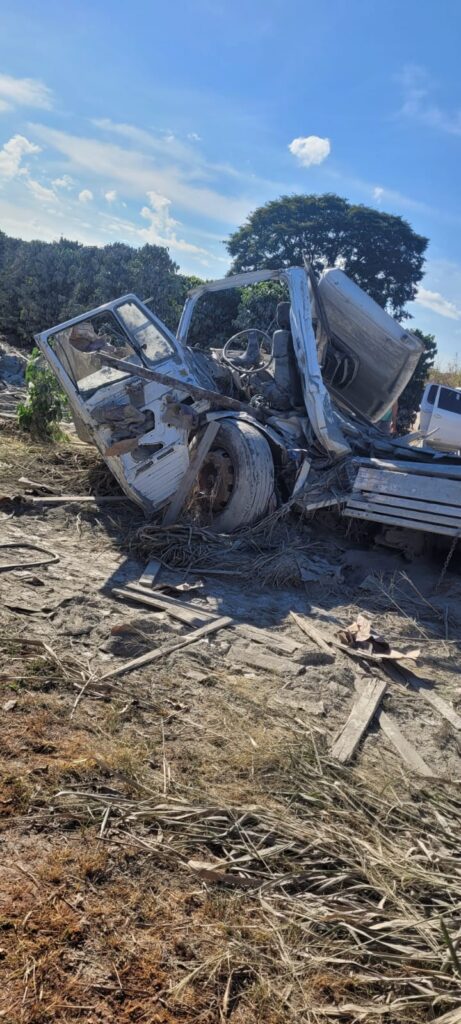 Jovem morre em grave acidente com caminhão carregado de cimento em Ibiraci - Foto: Redes sociais