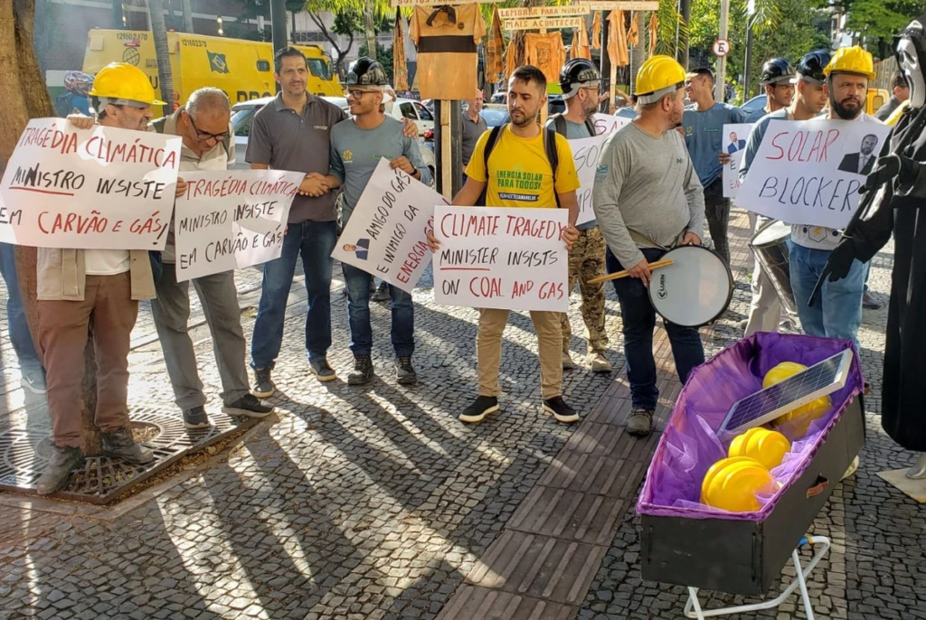 Trabalhadores do setor de energia solar protestam contra o Governo Federal e a Cemig - Foto: divulgação