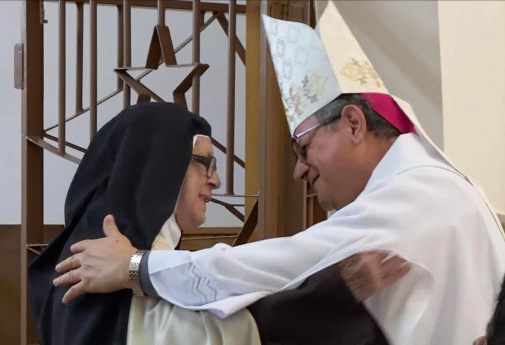 Carmelo São José inicia novena em preparação para a chegada das Relíquias de Santa Teresinha do Menino Jesus, em Passos - Foto: divulgação