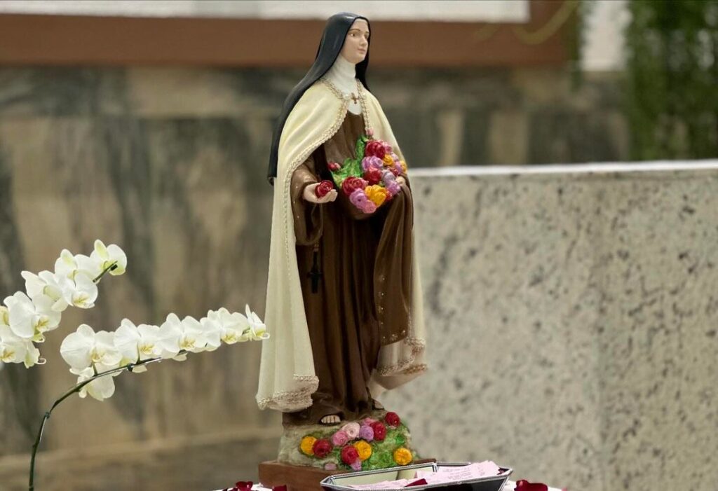 Carmelo São José inicia novena em preparação para a chegada das Relíquias de Santa Teresinha do Menino Jesus, em Passos - Foto: divulgação