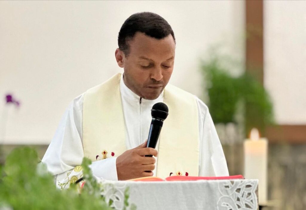 Carmelo São José inicia novena em preparação para a chegada das Relíquias de Santa Teresinha do Menino Jesus, em Passos - Foto: divulgação