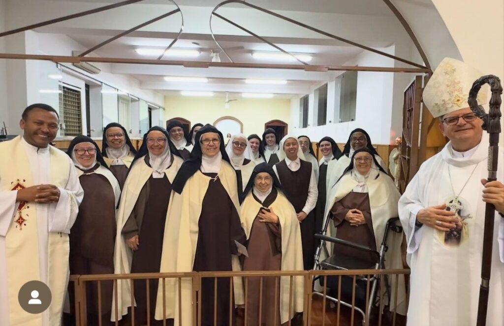 Carmelo São José inicia novena em preparação para a chegada das Relíquias de Santa Teresinha do Menino Jesus, em Passos - Foto: divulgação