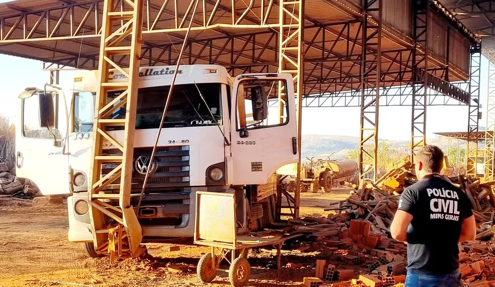 Ex-funcionário rouba caminhão e atropela trabalhador de cerâmica em Cássia; vítima ficou em estado grave - Foto: Helder Almeida
