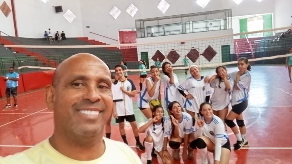 Equipes de vôlei de São José da Barra perdem em jogos contra São João Batista do Glória e se preparam para o JOJU - Foto: divulgação