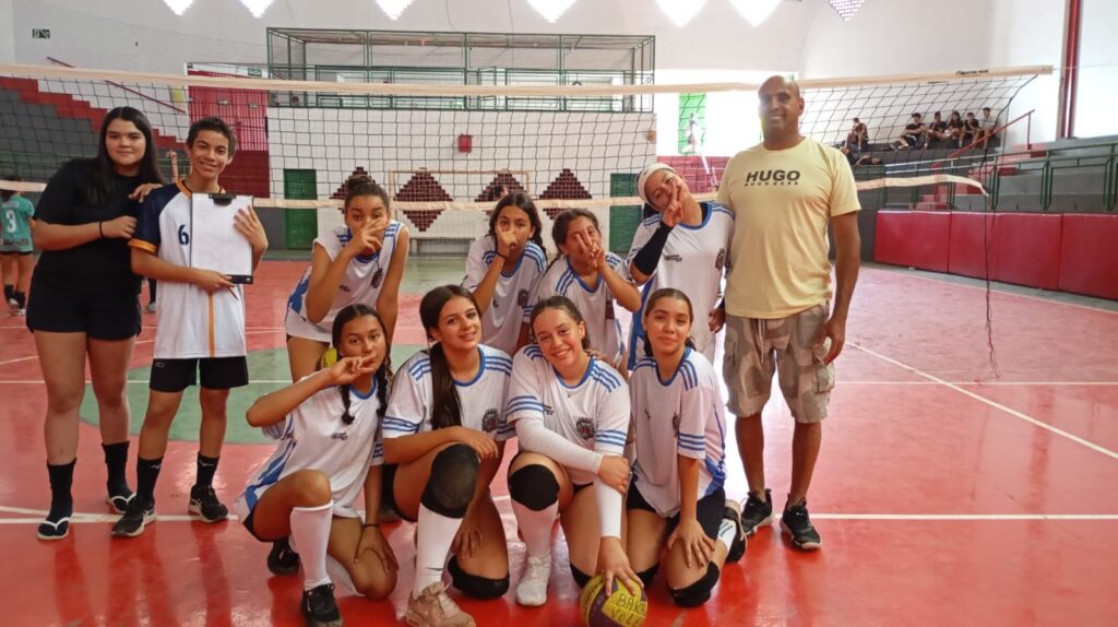 Equipes de vôlei de São José da Barra perdem em jogos contra São João Batista do Glória e se preparam para o JOJU - Foto: divulgação
