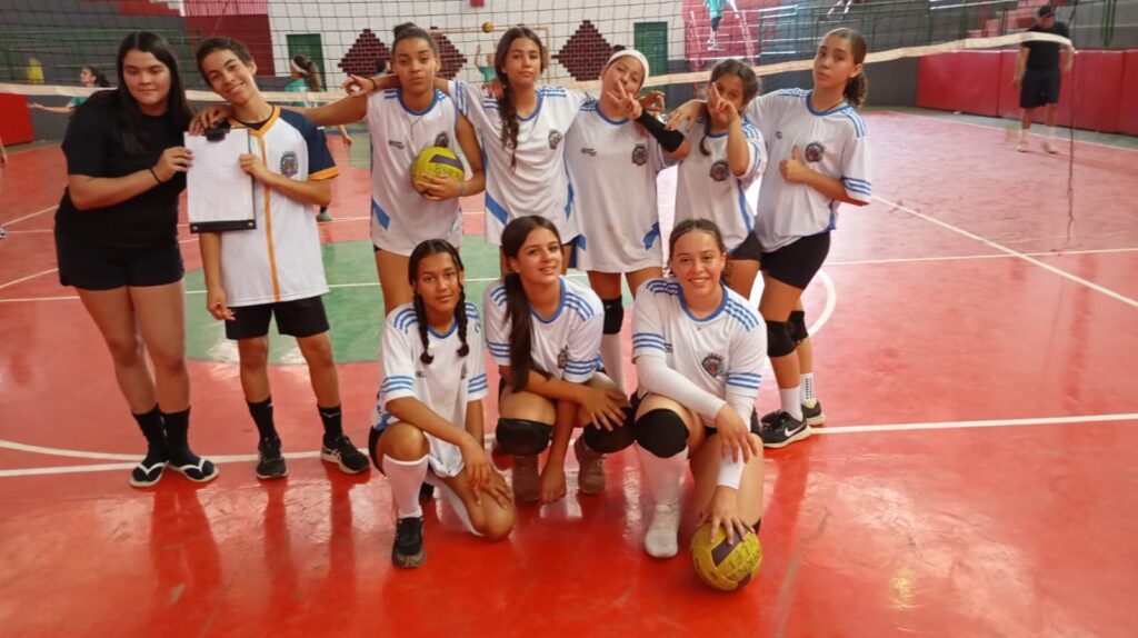 Equipes de vôlei de São José da Barra perdem em jogos contra São João Batista do Glória e se preparam para o JOJU - Foto: divulgação