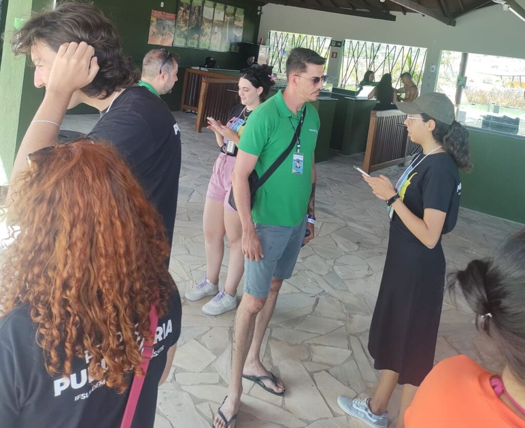Alunos do curso de Tecnologia em Produção Publicitária realizam pesquisa no Mirante dos Canyons - Foto: divulgação