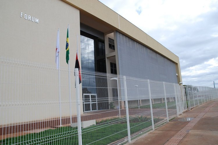 PM de folga identifica foragido da Justiça durante audiência em Passos - Foto: reprodução