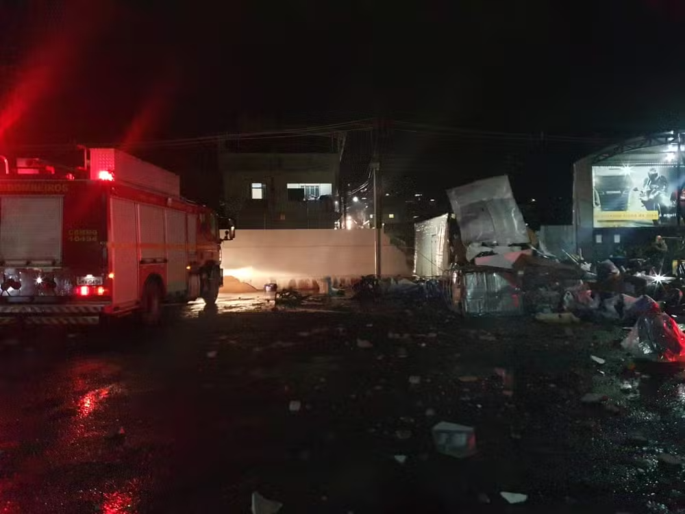 Motorista de caminhão morreu em acidente em Formiga — Foto: Corpo de Bombeiros/Divulgação