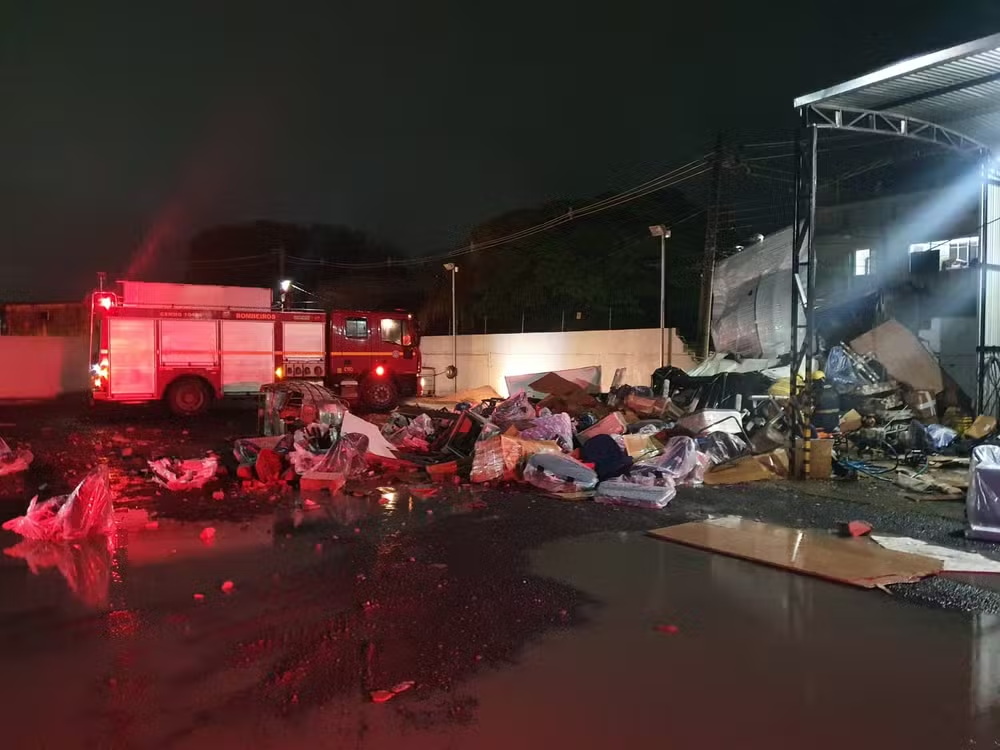 Motorista de caminhão morreu em acidente em Formiga — Foto: Corpo de Bombeiros/Divulgação