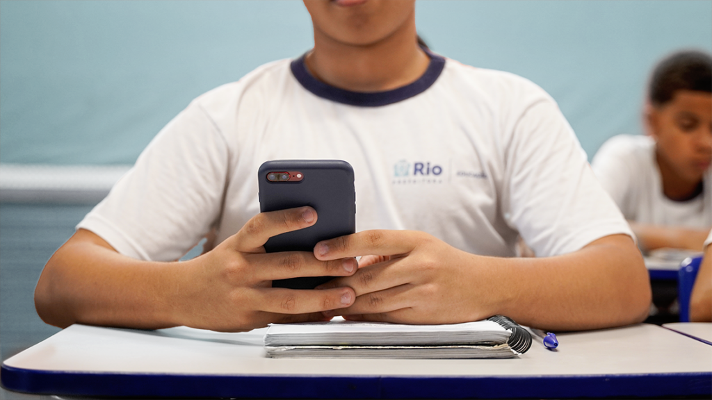 CCJ da Câmara aprova projeto que proíbe uso de celulares em sala de aula de todo o País - Foto: reprodução