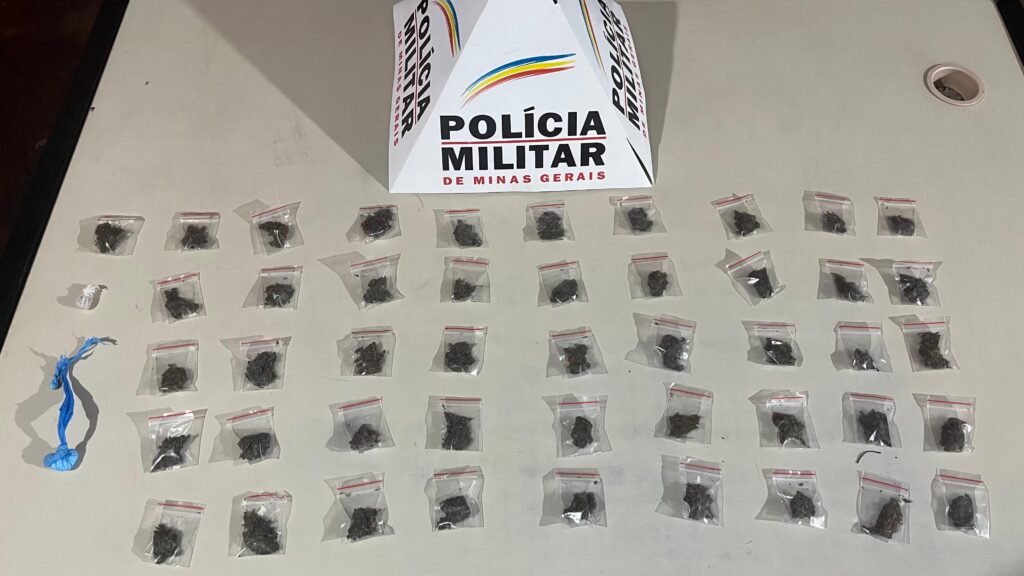 PM prende mulher por tráfico de drogas e apreende entorpecentes em Passos - Foto: divulgação/Polícia Militar