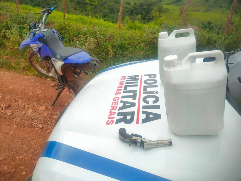 Rolezinho de Natal: PM prende autor e apreende menor por tráfico de drogas, porte de arma de fogo e recupera veículo furtado, em Capitólio - Foto: divulgação/Polícia Militar