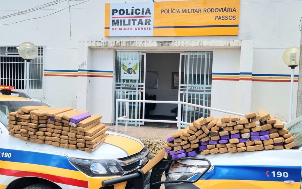 Polícia Rodoviária prende homem com 172 barras de maconha durante Operação Lei Seca em Alpinópolis - Foto: Hélder Almeida/PMRv