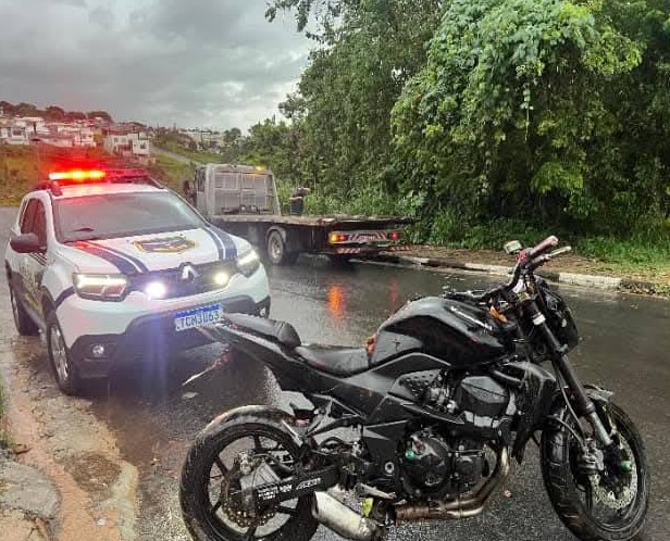 GCM recupera motocicleta furtada no bairro Serra das Brisas, em Passos - Foto: divulgação