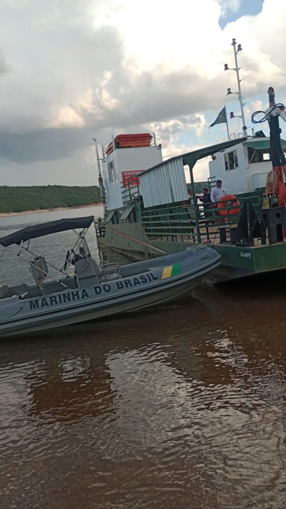Marinha do Brasil e Corpo de Bombeiros atuam para localizar veículo entre São José da Barra e Guapé - Foto: Jornal Folha Regional