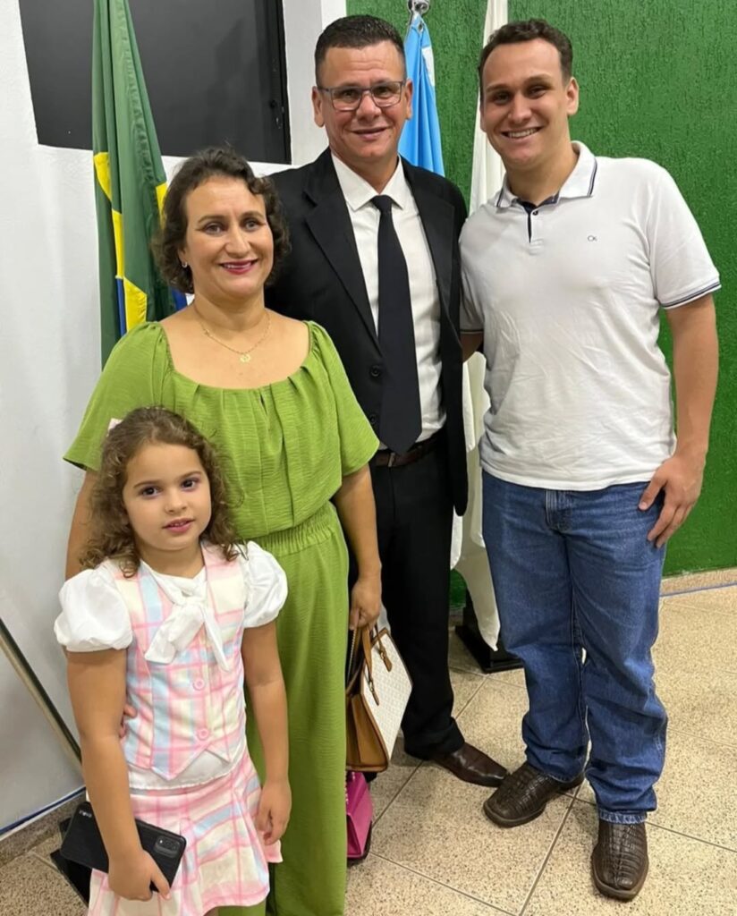 Túlio Baldoni ao lado de sua família - Foto: Arquivo pessoal
