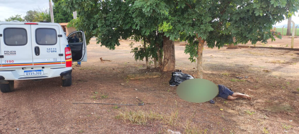 Corpo é encontrado às margens da rodovia entre São José da Barra e Alpinópolis - Foto: divulgação/Polícia Militar