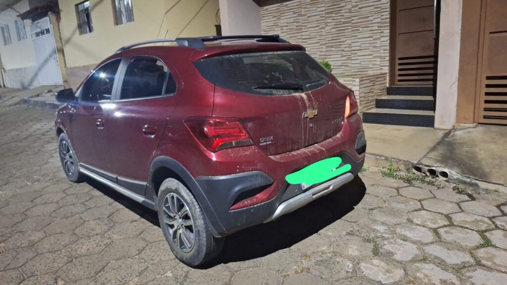 PM prende autor e apreende veículo clonado em Alpinópolis - Foto: divulgação/Polícia Militar
