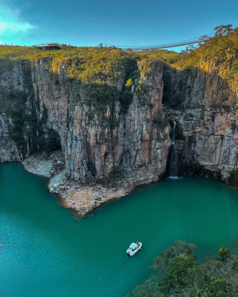 Prefeitura de Capitólio amplia horário de visitação nos cânions; expectativa é que mais de 50 mil turistas passem pelo ponto esse mês - Foto: Explore Capitólio