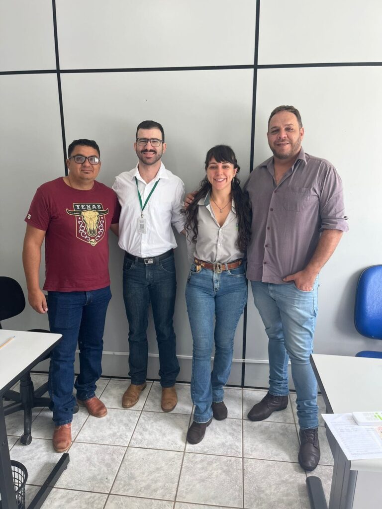 Secretário da Prefeitura de São José da Barra recebe coordenador da Emater-MG, veterinário da AMEG e gerente do Senar - Foto: divulgação/Prefeitura de São José da Barra