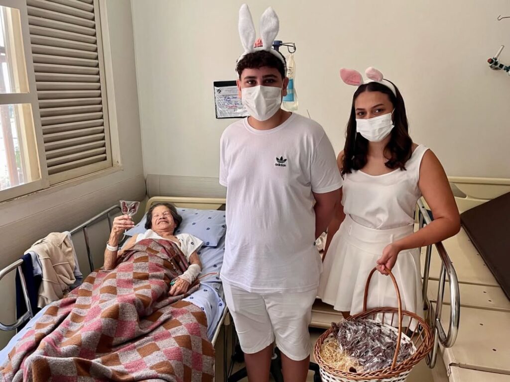 Pacientes tem dia de Páscoa recheada com carinho e afeto no HRC de Passos - Foto: divulgação/HRC